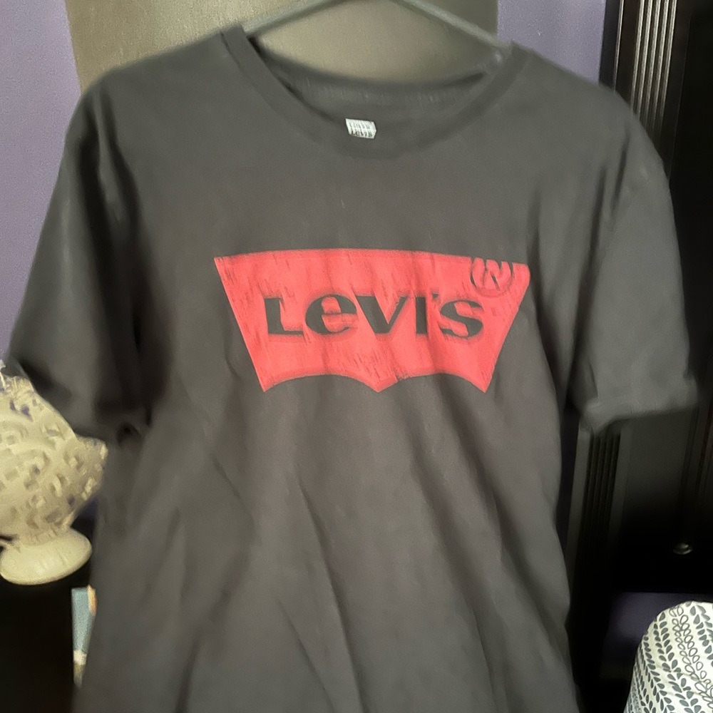 Black Levi’s shirt